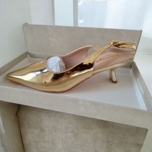 Elegant Gold Women's Shoes